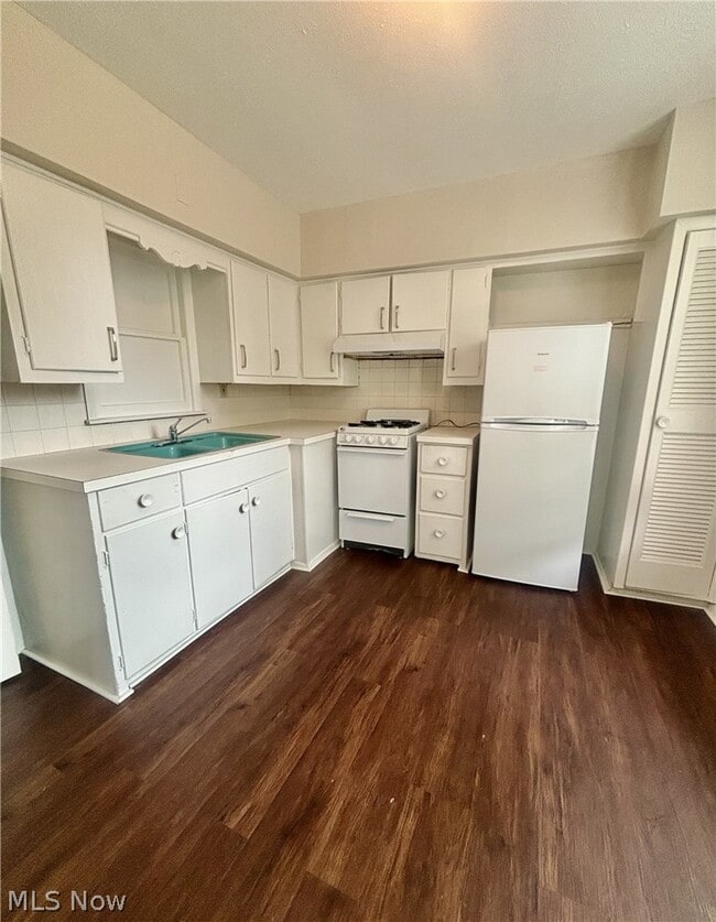 Building Photo - 51 Oakdale Ave