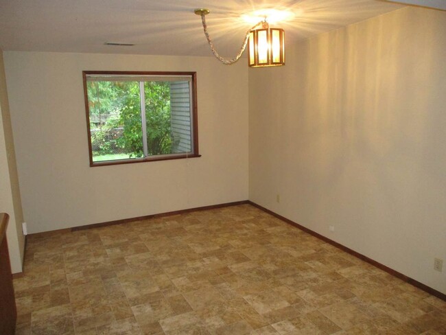 Foto del edificio - 2 bedroom 1 bathroom Apartment close to Do...