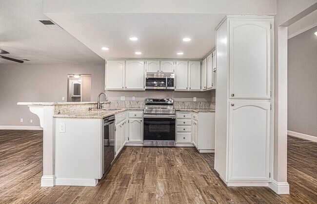 Foto del edificio - 4840 Woodbridge Way