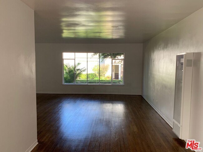 Building Photo - 1218 Bronson Ave