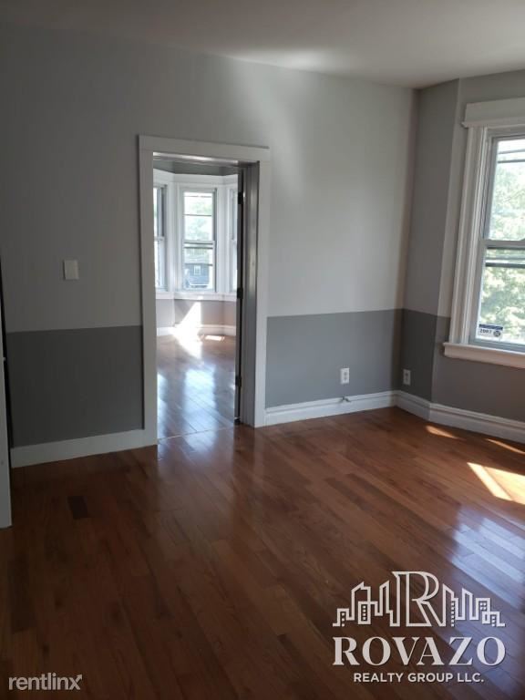 Building Photo - 4 br, 1 bath  - 827 S 14th St # 3