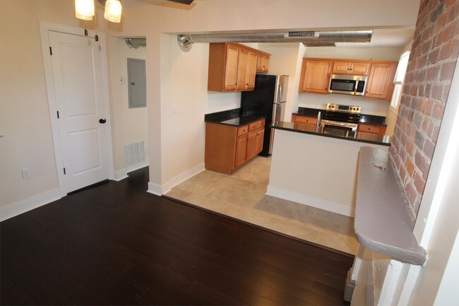 Building Photo - 1207 Reddour St