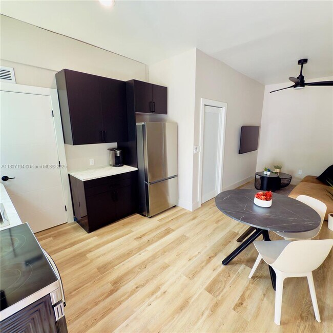 Foto del edificio - 220 NW 126th St