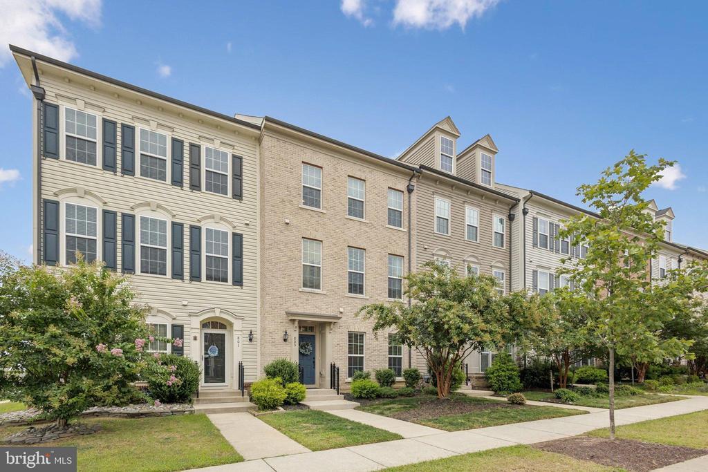 Foto principal - 805 Basswood Dr