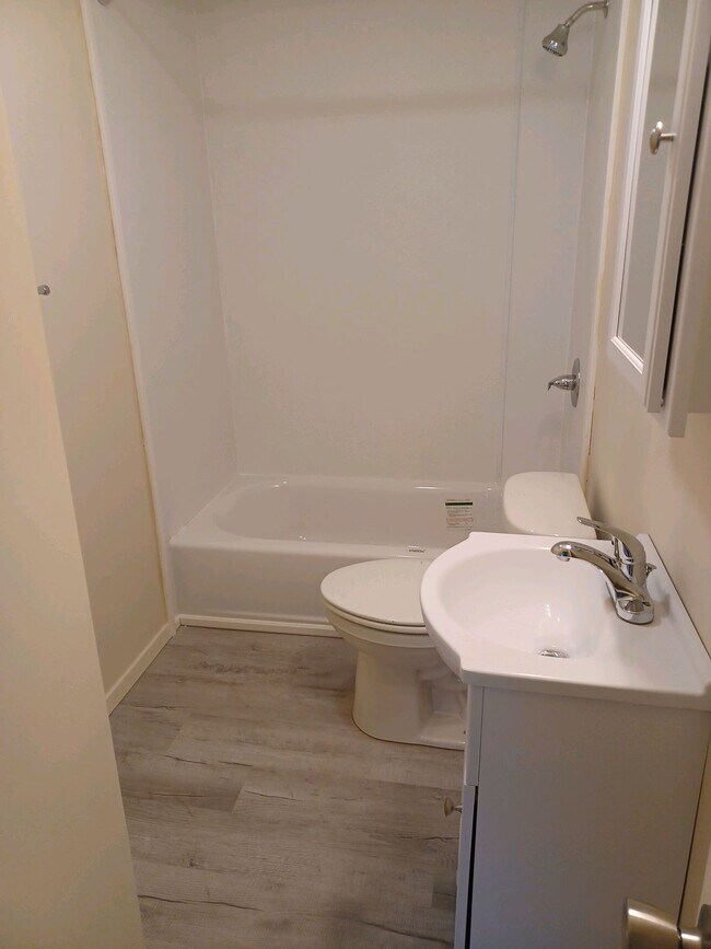 Building Photo - 1403 Lincoln Ave