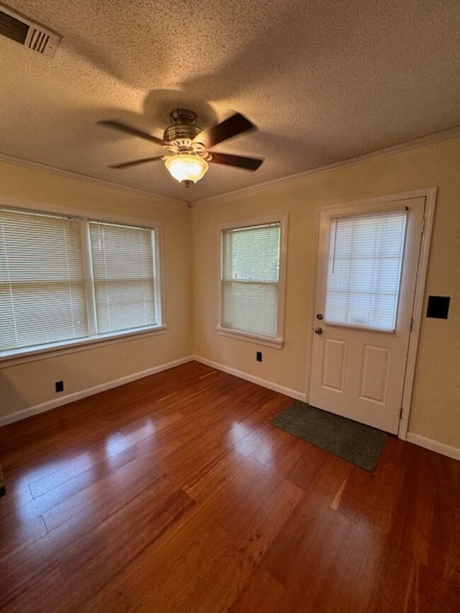 Photo - Queens Point - Ogden House