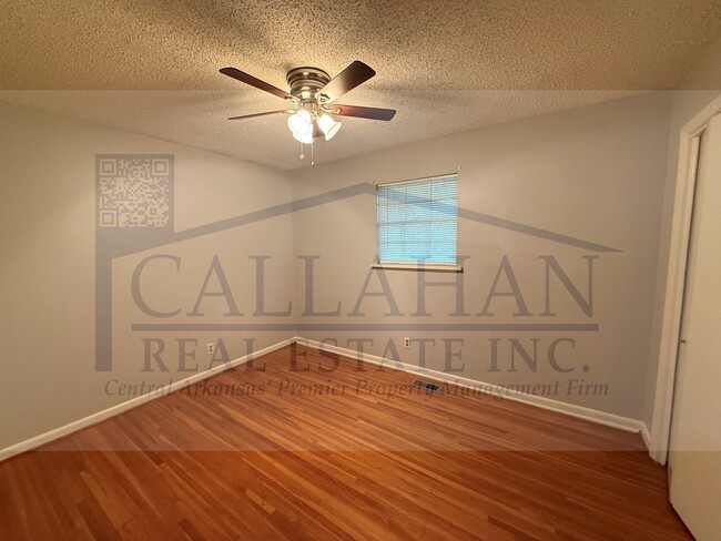 Building Photo - Duplex in NLR