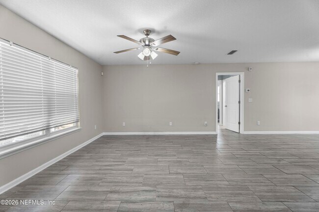 Foto del edificio - 1166 Harmony Dr N