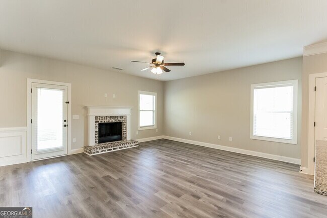 Foto del edificio - 444 Meadow Vista Ln