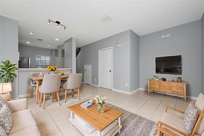 Foto del edificio - 9313 Jasmine Flower Ln