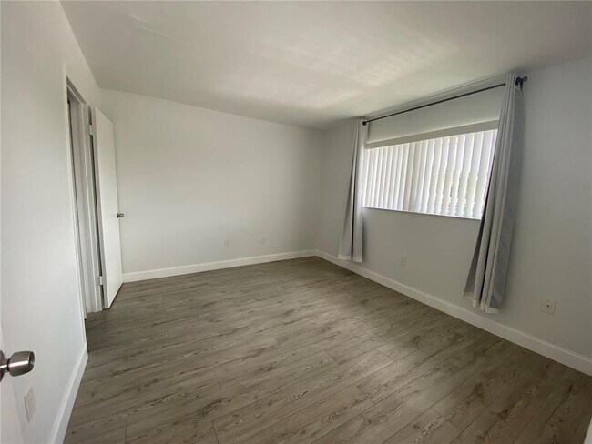 Foto del edificio - 6503 Winfield Blvd
