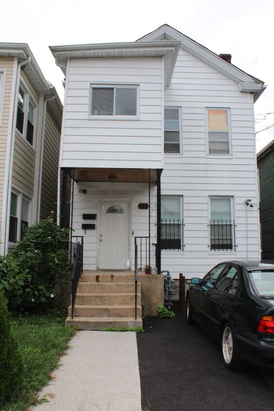 Front Entrance - 460 S 7th Ave