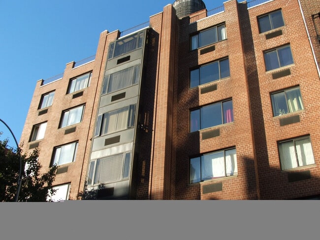 Building Photo - 447 W 45th St