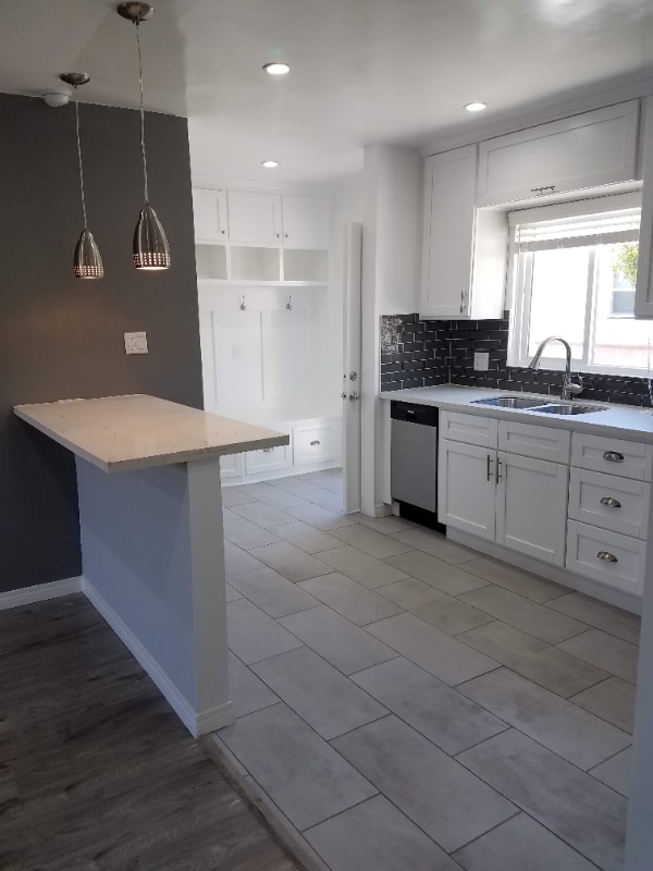 Foto del edificio - 1068 W 12th St