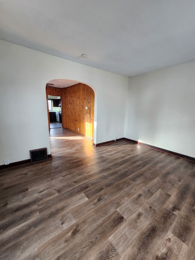 Foto del edificio - 2259 Schroeder St