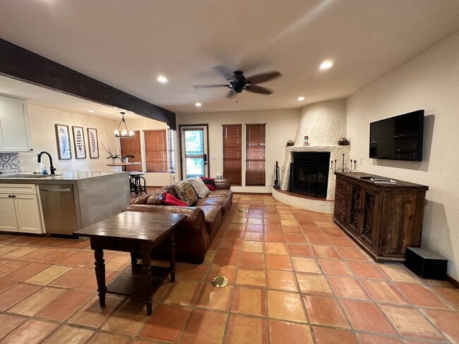 Building Photo - Gorgeous 3 Bedroom on the River