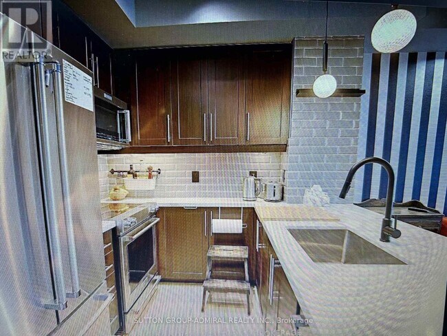 Photo du bâtiment - 385 Prince of Wales Dr