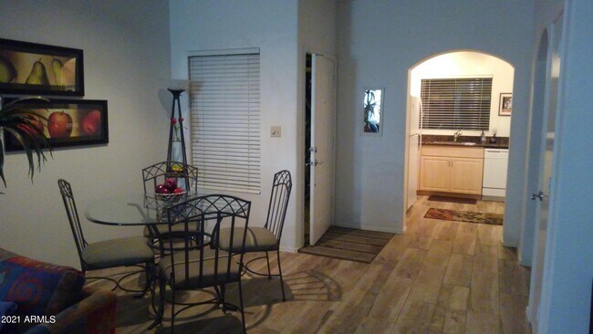 Foto del edificio - 9600 N 96th St