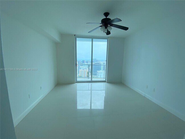 Foto del edificio - 185 SW 7th St