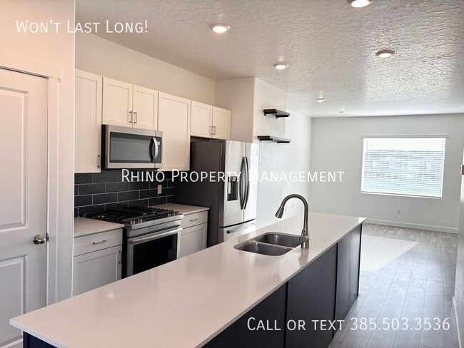 Building Photo - 1092 E Vessel Ct