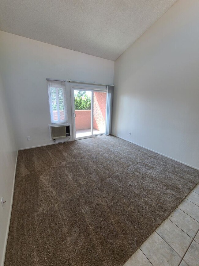 Foto del edificio - Beautiful 2BD/1BA – Natural Light - Mission Trails/San Carlos Area - Comfortable and Quiet