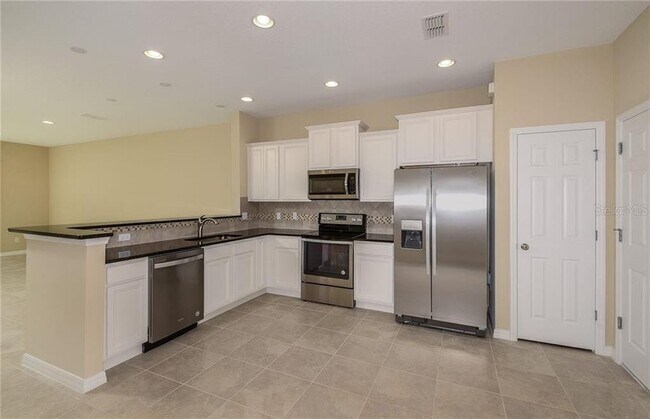 Foto del edificio - 3890 Grassland Dr