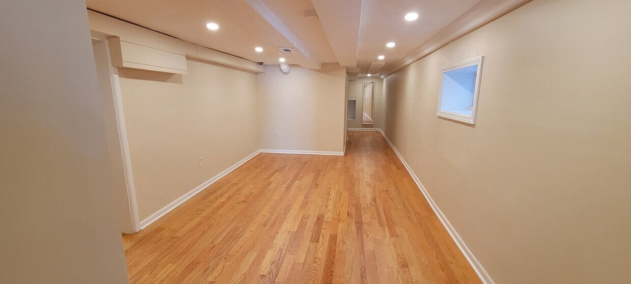 Primary Photo - 1265 W Winona St