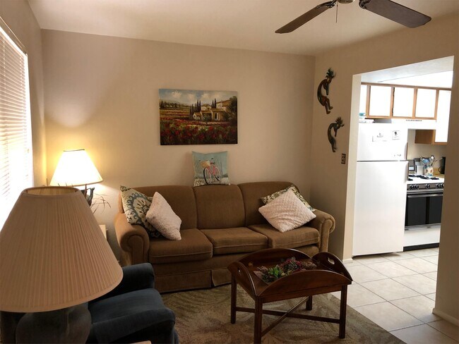 Foto del edificio - 837 E Lancaster Cir