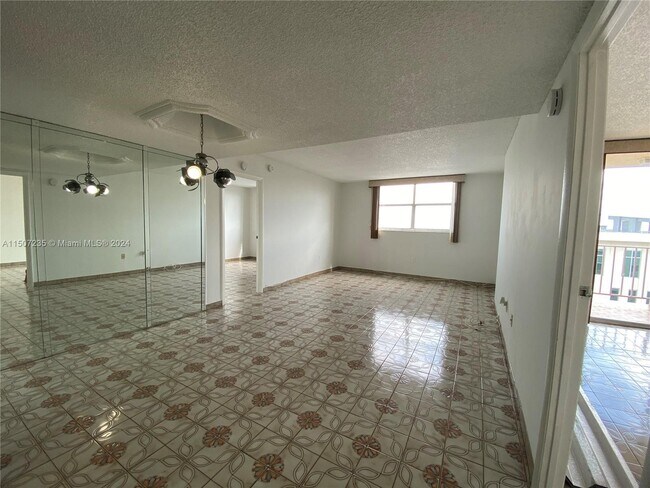 Building Photo - 4675 W 18th Ct