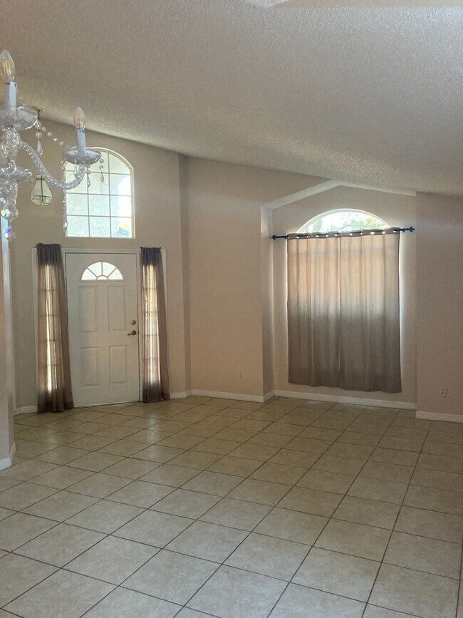 Building Photo - 1368 Woodfield Oaks Dr