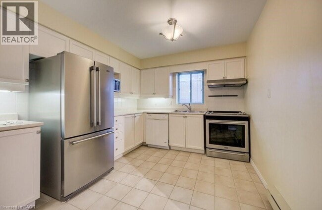 Building Photo - 17 King St E