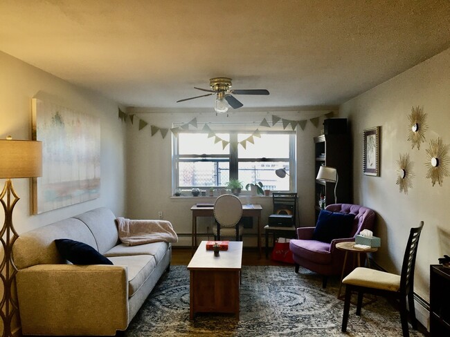 Building Photo - 12 Commonwealth Ct