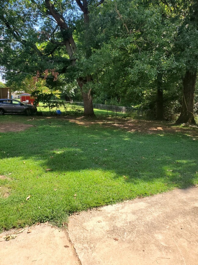 Foto del edificio - 2801 Dalecrest Dr