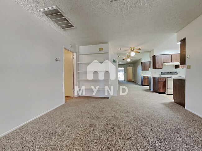 Building Photo - 9031 W Elm St Apt 3