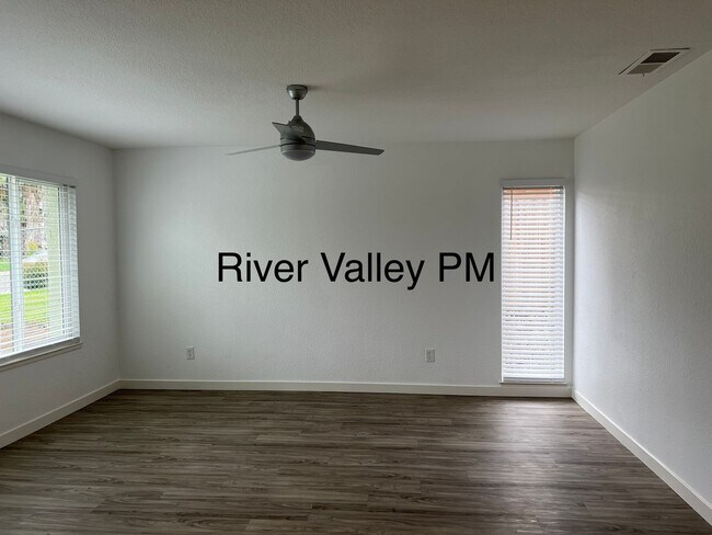 Foto del edificio - Amazing &  remodeled Home, 3 bedrooms, 2 b...