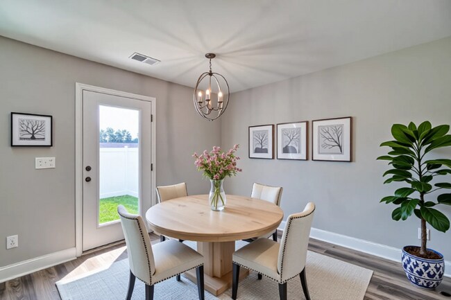 Foto del edificio - 176 Winding Chestnut Dr