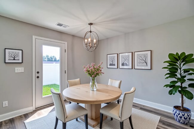 Building Photo - 205 Winding Chestnut Dr