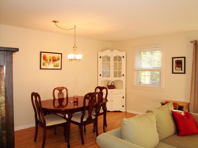 dining room - 9350 Pan Ridge Rd