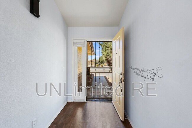 Building Photo - 3443 N Navajo Dr