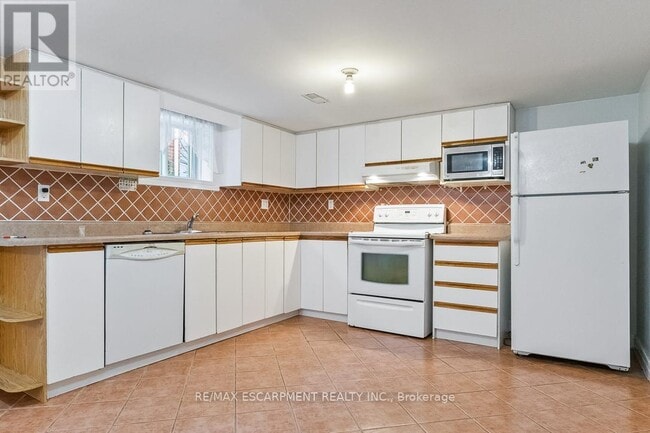 Building Photo - 249 Southview Rd