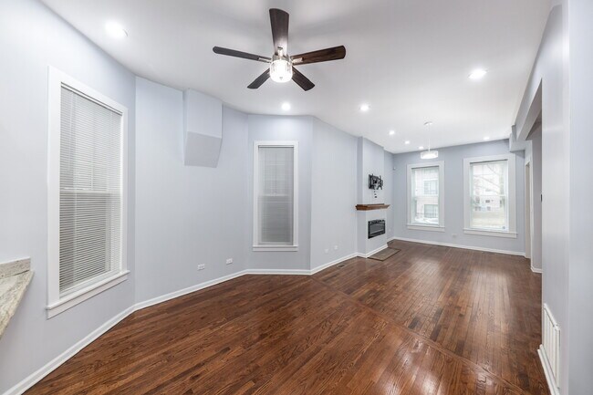 Building Photo - 6543 S Drexel Ave