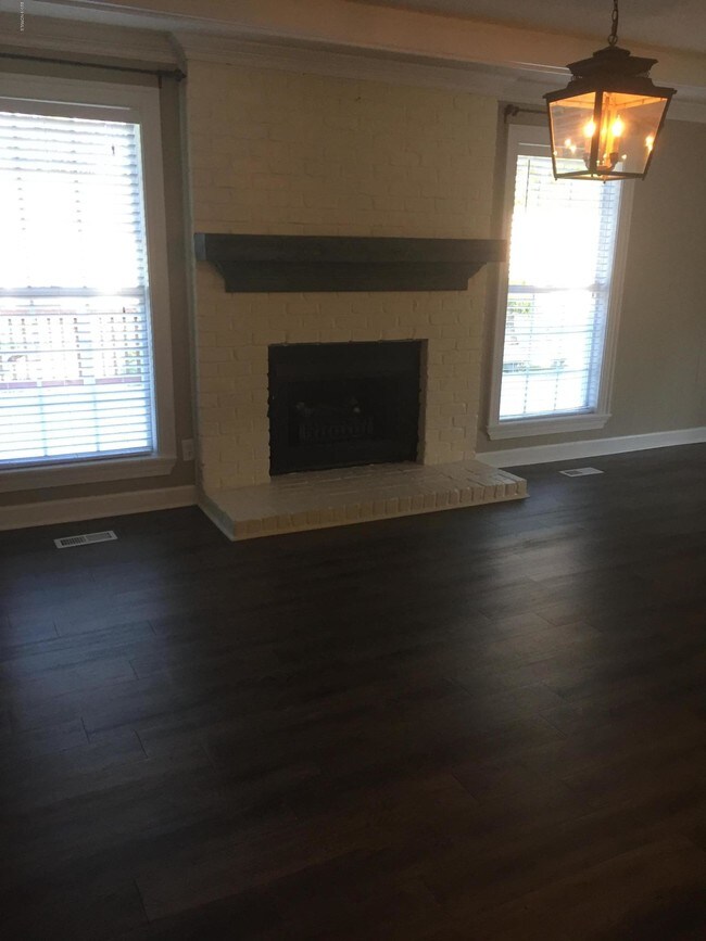 Building Photo - 331 Green Meadows Dr