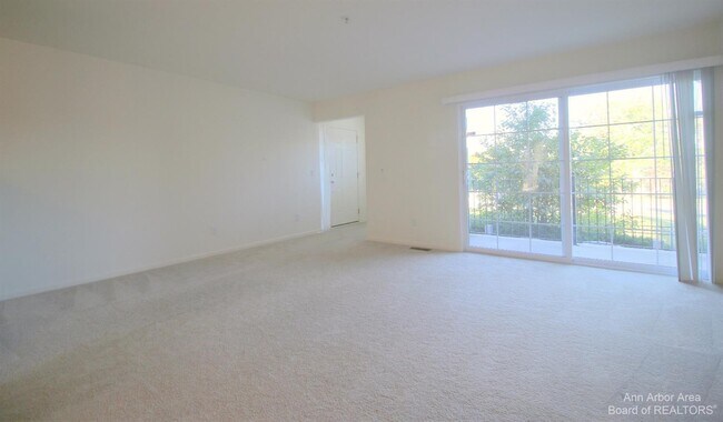Foto del edificio - 116 W Oakbrook Dr