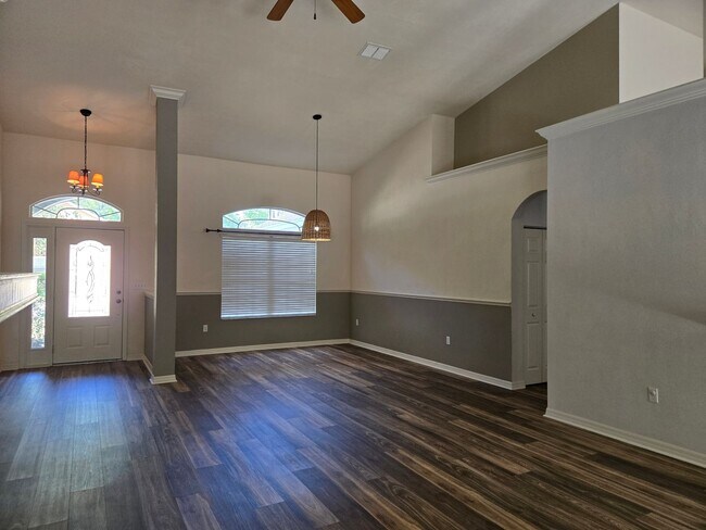 Foto del edificio - Spacious 4-bedroom, 2-bath home located in Portofino community