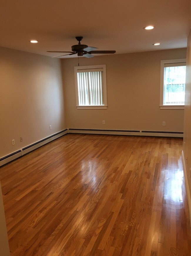 Foto del edificio - 6 E 236th St