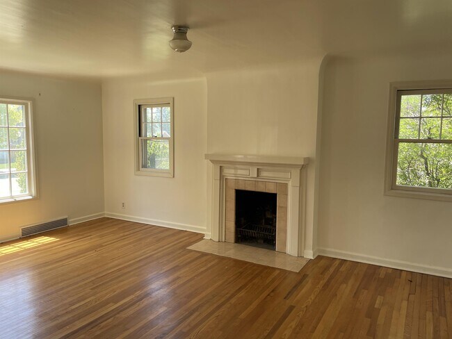 Foto del edificio - 1547 S Hollywood Ave