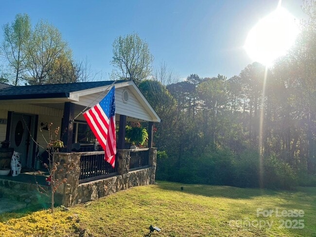 Building Photo - 7471 Lakehaven Dr