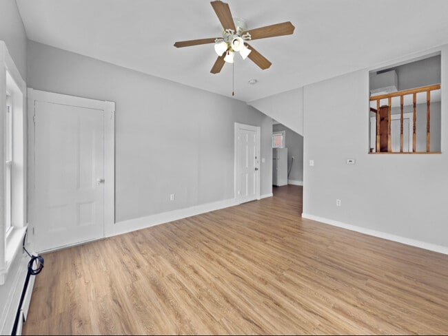 Photo - 931-933-933 Essex St Apartment