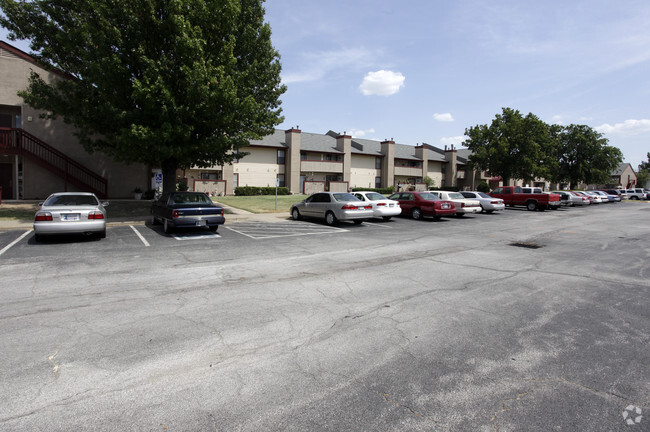 Primary Photo - Oak Tree Village