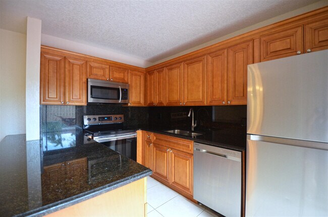 Foto del edificio - 167 Lake Arbor Dr